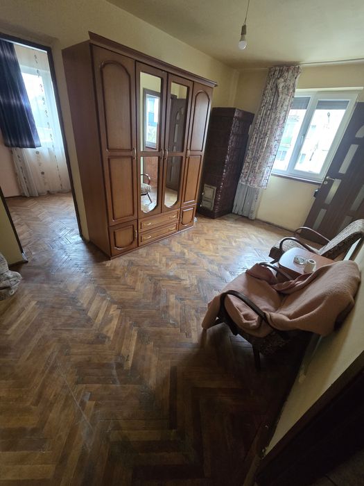 Inchiriez apartament