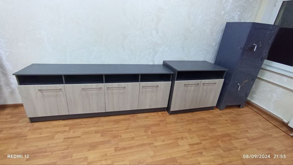 oʻfis mebellari va devor ashibkalar