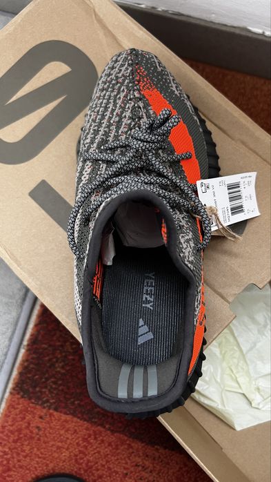 Adidas yezzy 350 v2 carbon beluga
