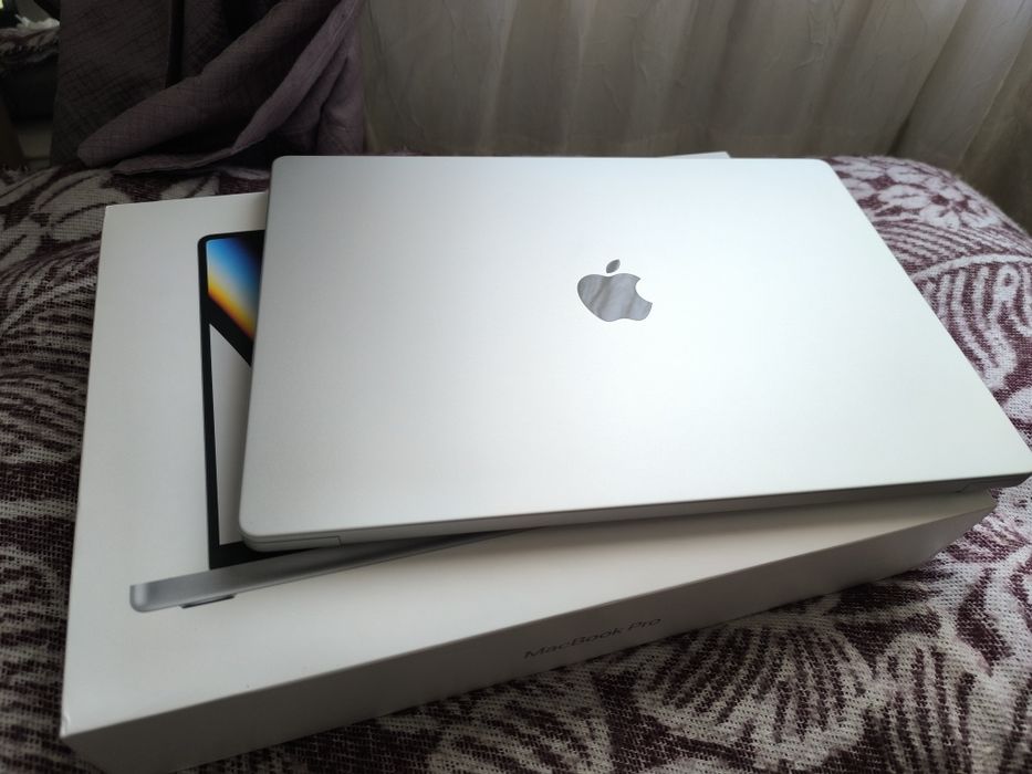 MacBook Pro M1 Pro, 32GB RAM, 512GB SSD