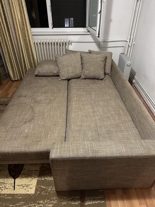 Ocazie! Canapea extensibila 2.20m pe 1.60m in stare buna+5 perne