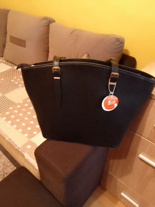 Продавам Дамска чанта чисто нова