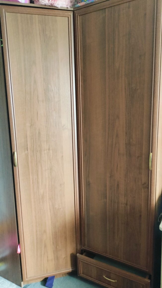 Продам два шифонера