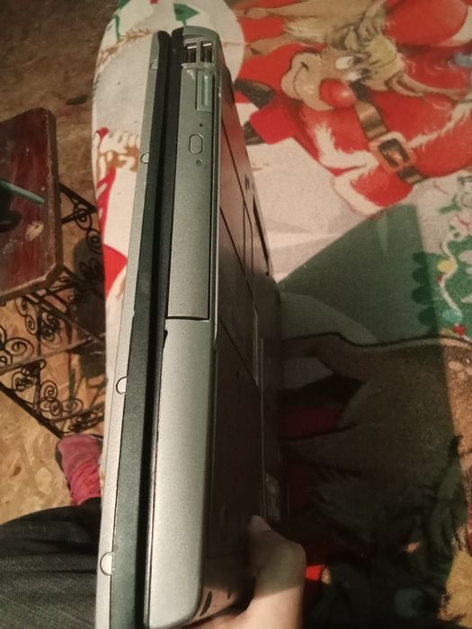 Vând laptop dell pentru piese