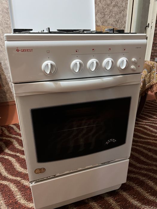 Продам газ плиту