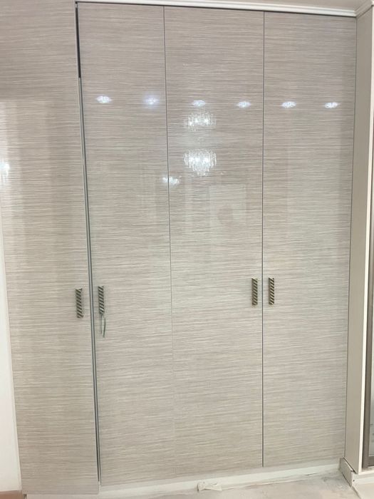 Шкаф в отличном состоянии . Срочно