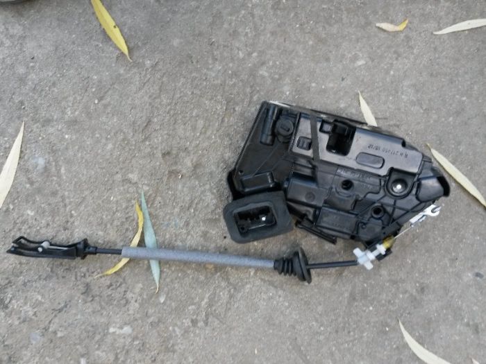 broasca cu cabluri usa fata  sau spate vw polo 6r 2012