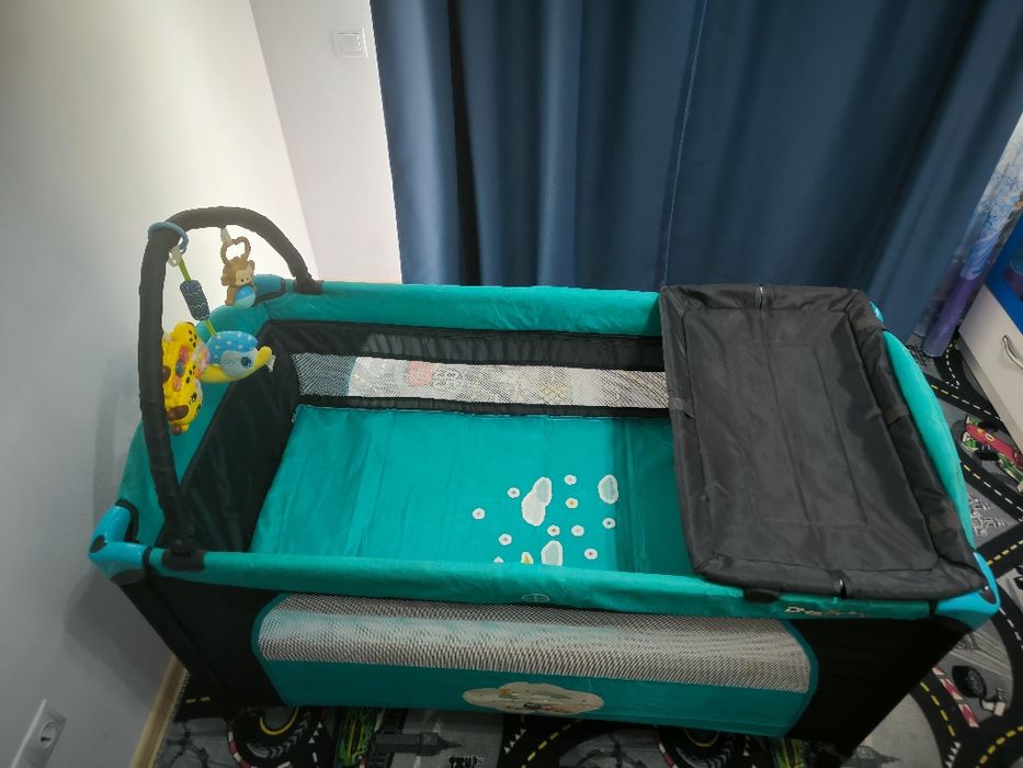 Pătuț pliabil pe două nivele