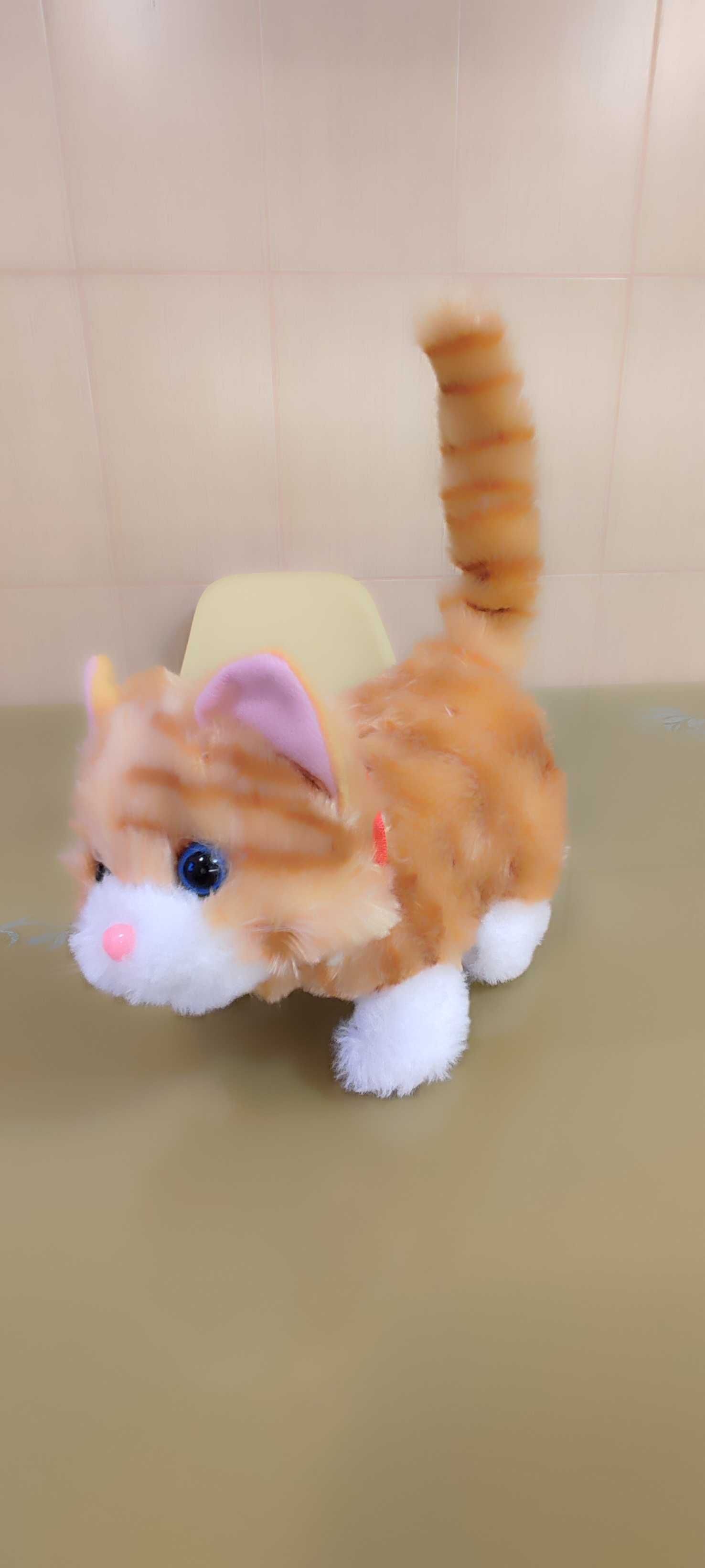 Pisica de jucărie care miauna și merge