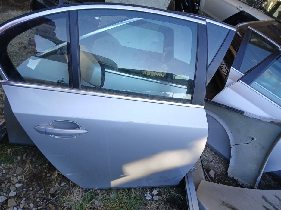 Vând portiere bmw E60