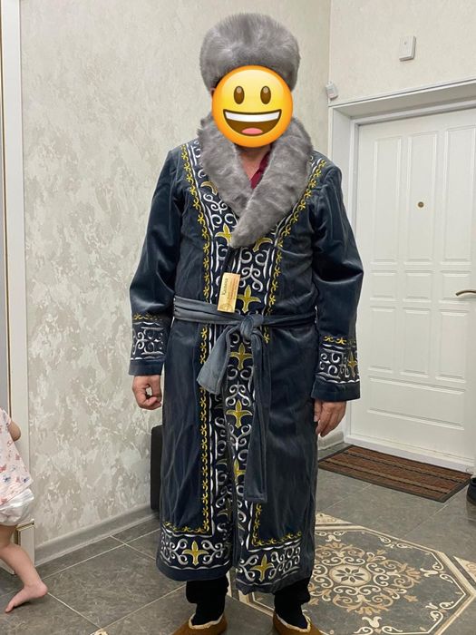 Продам шапан национальный, дизайнерский, новый, размер 54.