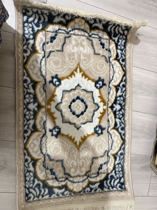 Коврик маленький новый