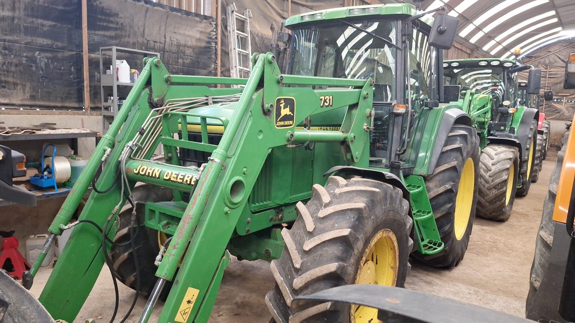 John Deere 6900 cu încărcător frontal