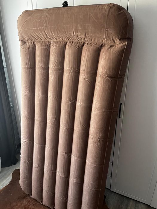 Saltea gonflabila cu pompa inclusa