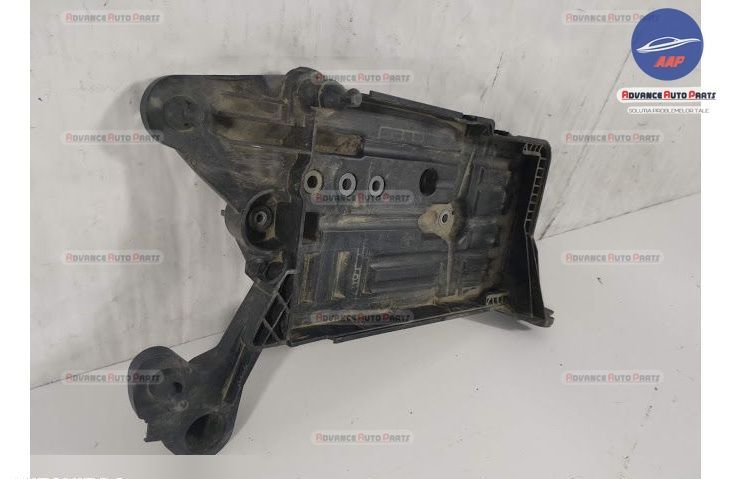 Ауди А3 / Audi A3 8V Оригинален държач на акумулатор за Ауди А3 8V. Ид