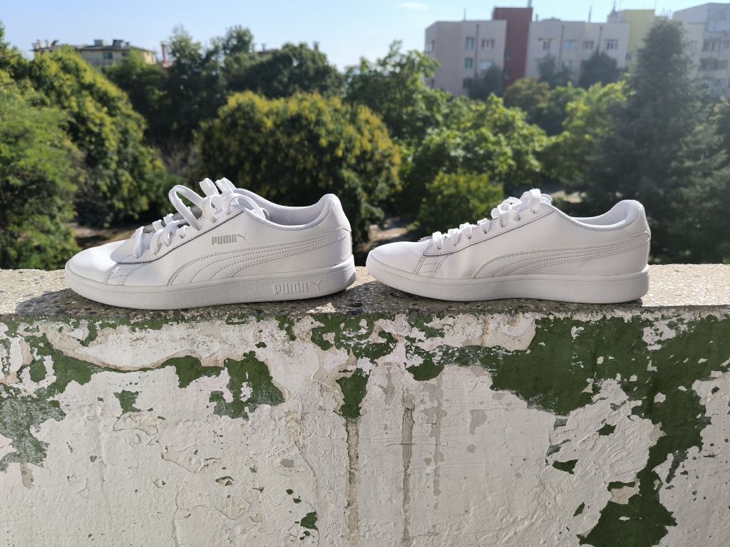 НОВИ Puma бели мъжки обувки модел Smash 3.0.