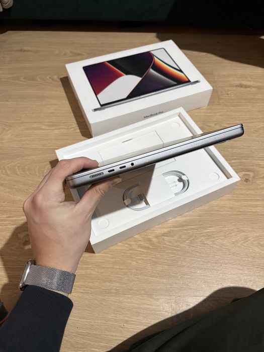 MacBook Pro 16inch M1 Max 64RAM 2TB SSD