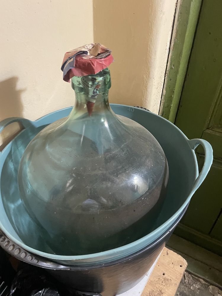 Vand damigene sticla cu cos plastic