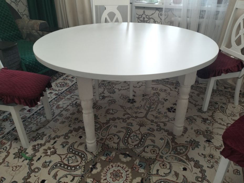Продам  круглый стол почти новый