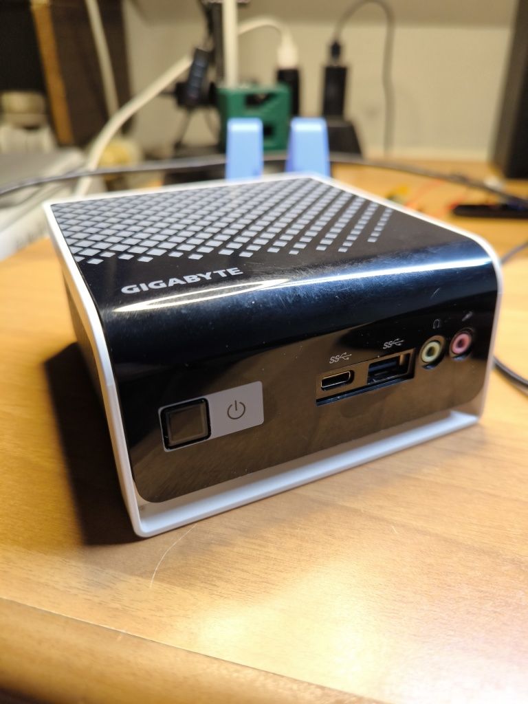 Gigabyte BRIX 4000C 8Gb-Ram 250-SSD