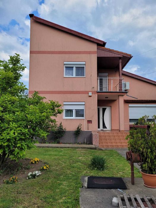 De vanzare vila in Giarmata