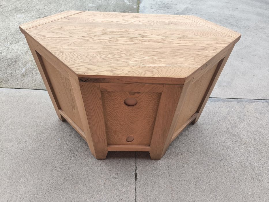 ТВ шкаф от масивен дъб