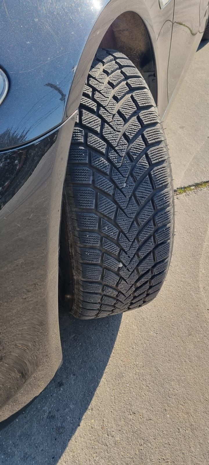 BMW Seria 5 F10 520d
Navigație mare 
Cutie SMG cu padele la volan 
Dis