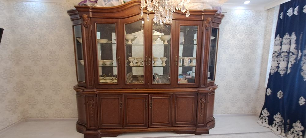 Сервант в отличном состоянии