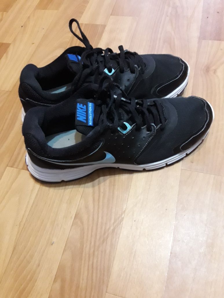 Оригинални маратонки Nike