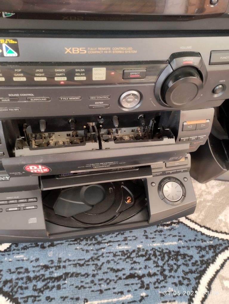 Sony Hi-Fi Musiqa Markazi (ishlaydi)