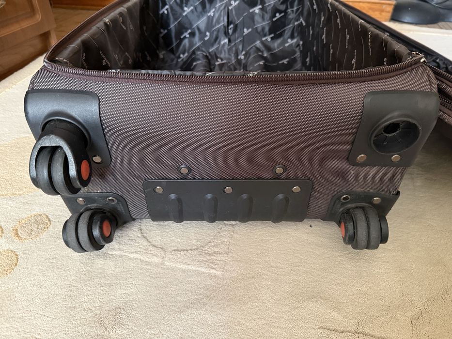 Чемодан Samsonite среднего размера 60*40*24