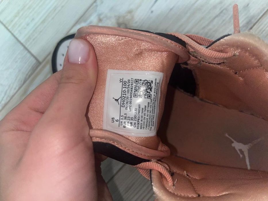 Jordan 1 Peach Mocha