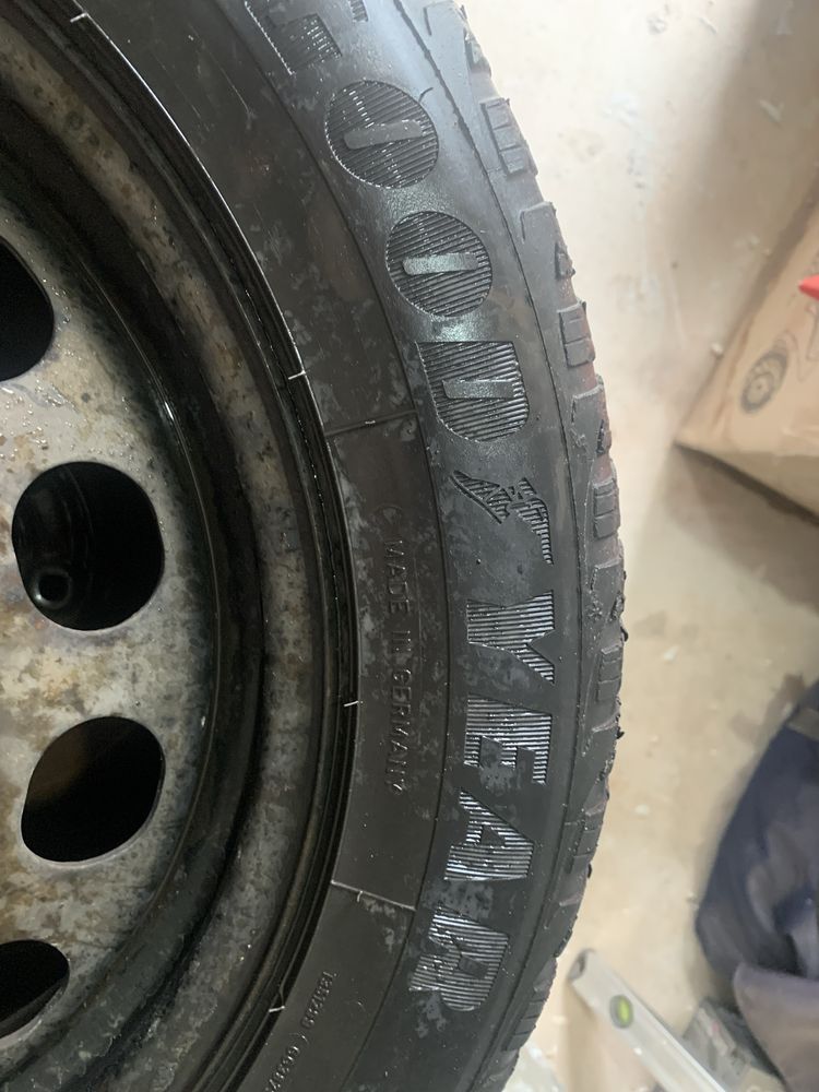 Jante tablă+cauciucuri goodyear 205/55R16