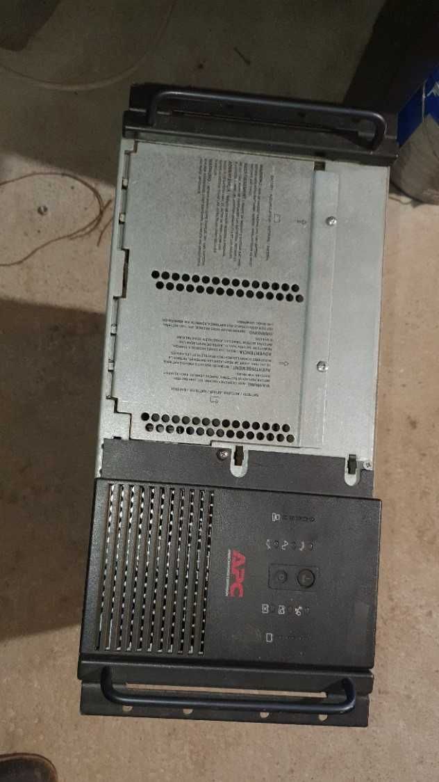 UPS   APC 5 KVA  respectiv 4KW  Unda Pura