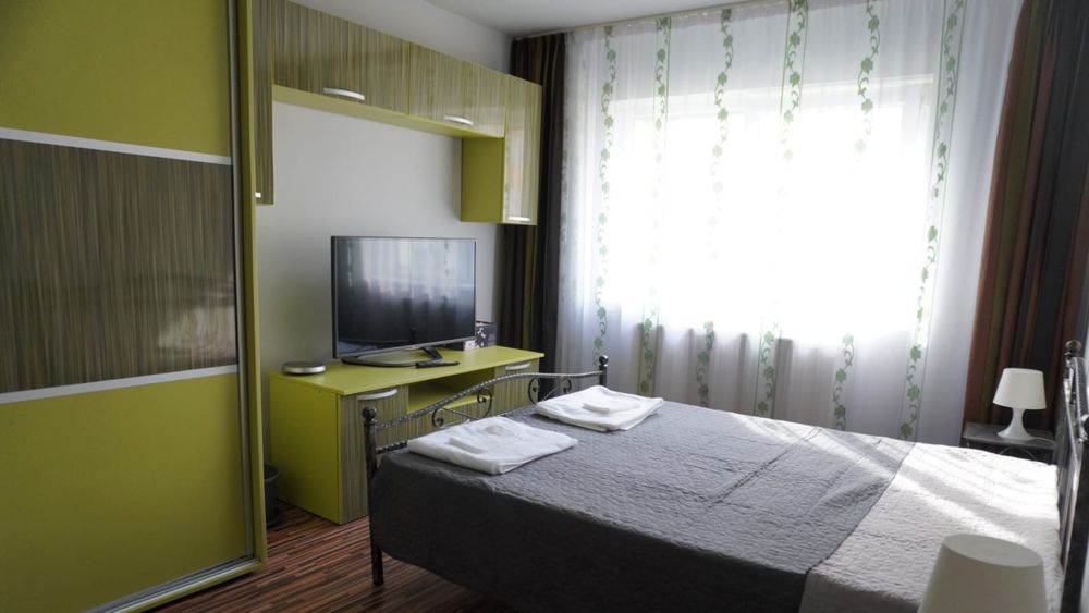 Închiriez apartament 2 camere decomandate zona Manastur pod Calvaria