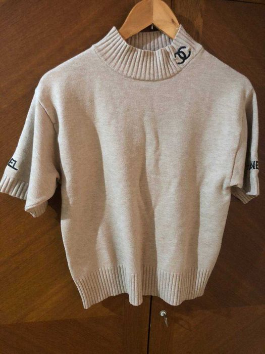 Подарю майку с воротником  размером L-XL (только с примеркой)