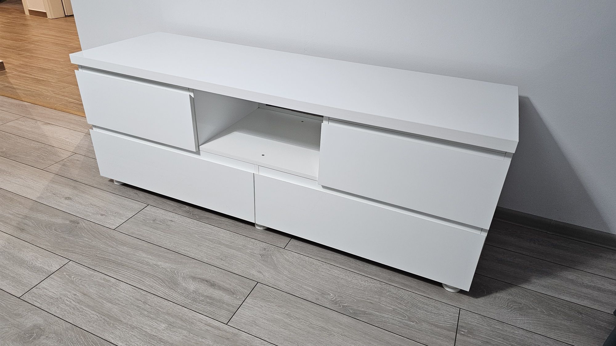 Comoda living alba din MDF