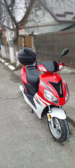 Scuter benzină 50 cc