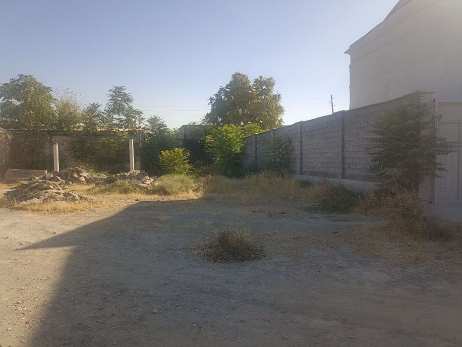 Uchastka sotiladi