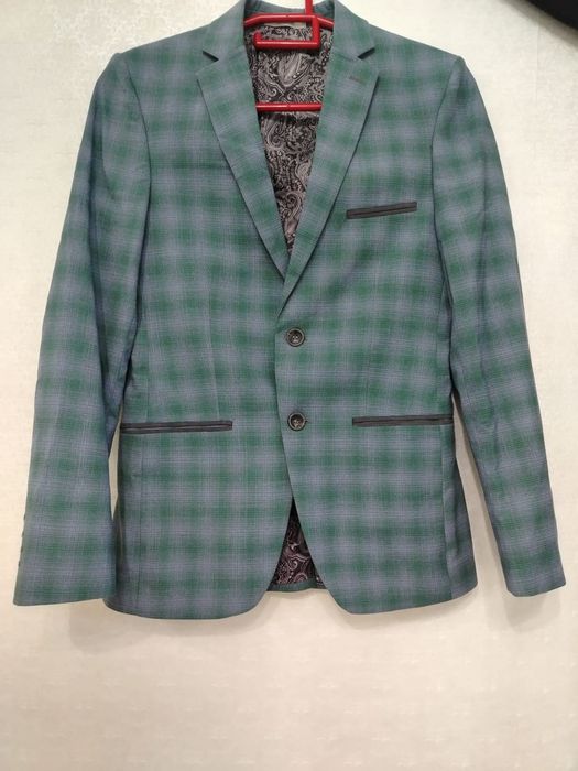 Продам.      Костюм