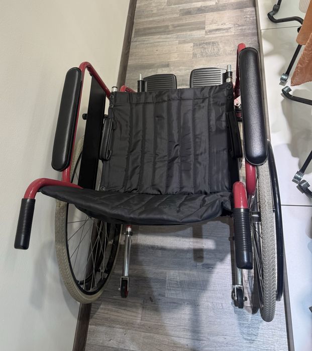 Продам инвалидное кресло-коляска