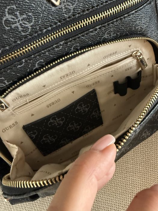 Раница Guess среден размер