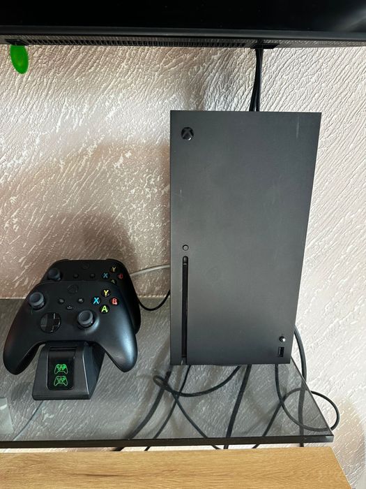 Xbox series X + 2геймпада с зарядкой
