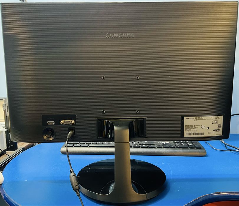 Vand Monitor Samsung 22” HDMI