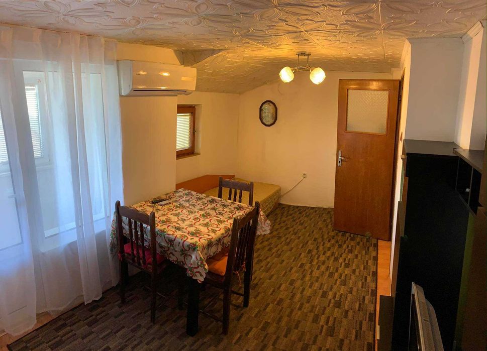 Дава се под наем Двустаен апартамент в Бургас, Възраждане - 45 кв.м за 142.8 € - Снимка #1