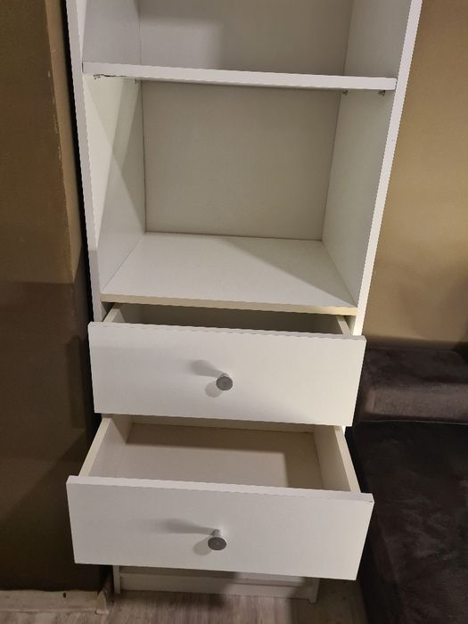 Открит шкаф, етажерка