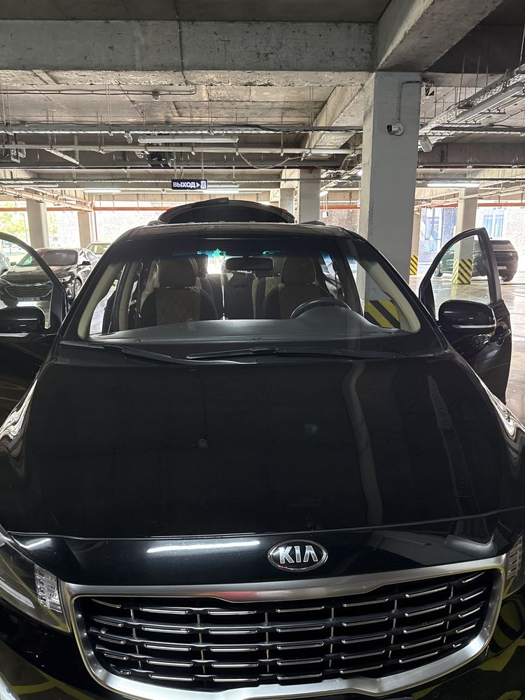 Kia Carnival Sotiladi