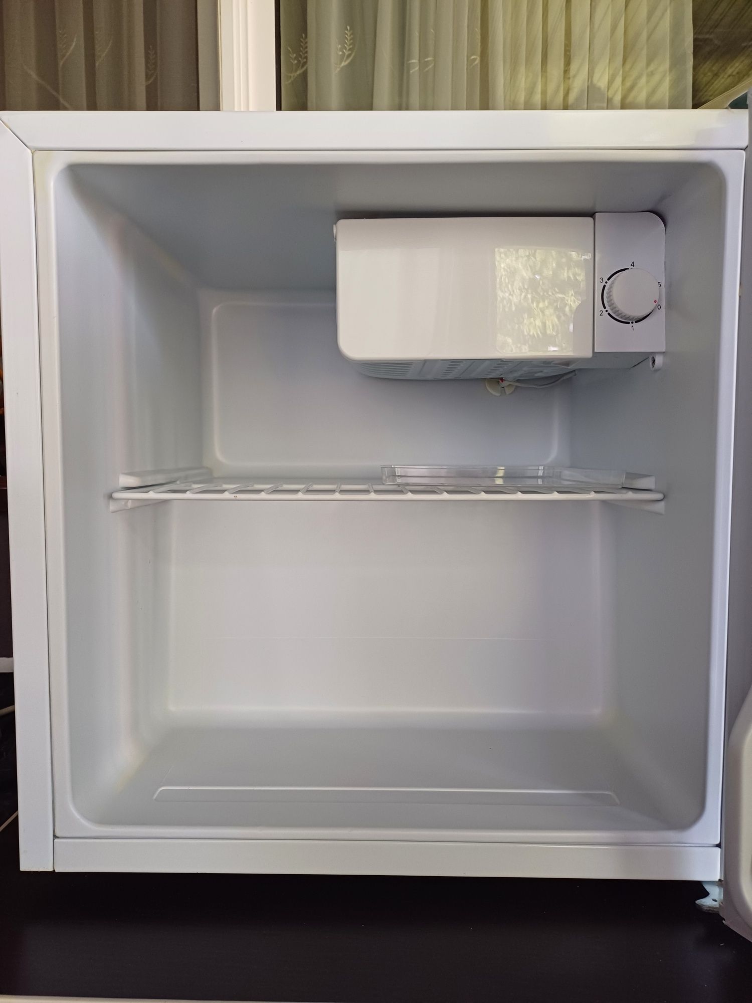 Frigider tip bar