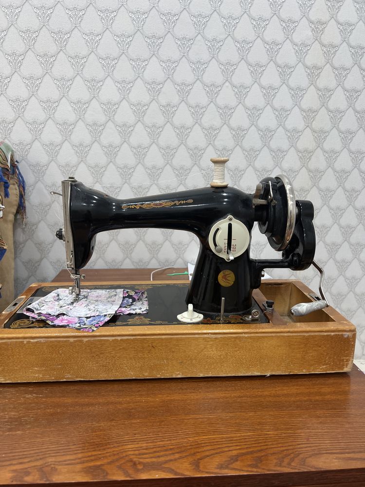 Продам швейную машинку
