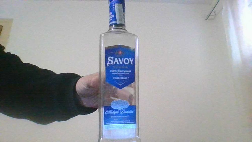 празни ботилки шишета амбалаш от водка